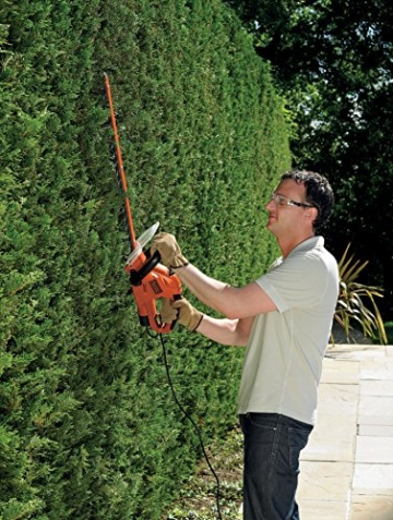 Black + Decker 500 W Elektro-Heckenscheren-Kit, 55 cm Messerlänge, 22 mm Schnittlänge, inklusive 10 m Verlängerungskabel und Messerschutz, 1 Stück, GT5055CAKIT - 