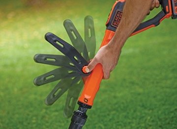 Black+Decker 18 V, 2.0 Ah Rasentrimmer AFS Reflex Fadenverlängerung, Akku und Ladegerät, 28 cm Schnittbreite, STC1820PC - 