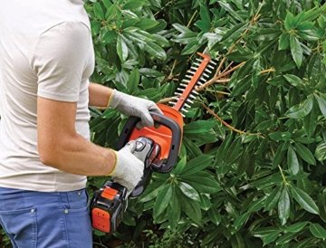 Black+Decker 54 V DualVolt Akku-Heckenschere mit Powercommand Antiblockierfunktion, 60 cm Schwertlänge, 19 mm Schnittstärke - ohne Akku und Ladegerät, 1 Stück, GTC5455PCB - 