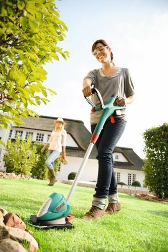 Bosch ART 26 LI Akku-Rasentrimmer + 23 Kunststoffmesser + Pflanzenschutzbügel + Akku und Ladegerät (18 V, 26 cm Ø, 2,4 kg) - 