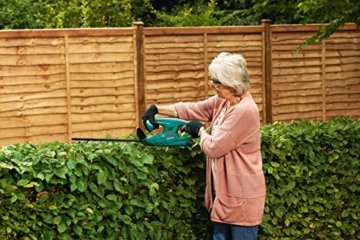 Bosch DIY Akku-Heckenschere AHS 45-15 LI, Akku, Ladegerät, Karton (10,8 V, 2,0 Ah, Messerlänge 45 cm) - 