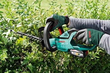 Bosch DIY Akku-Heckenschere AHS 50-20 LI, ohne Akku, Karton (18 V, 2,5 Ah, 50 cm Schnittlänge, 20 mm Messerabstand) - 