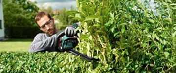 Bosch DIY Akku-Heckenschere AHS 55-20 LI ohne Akku, Karton (18 V, Schnittlänge 55 cm, Messerabstand 20 mm) - 