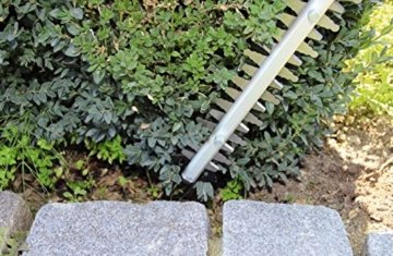 Einhell Elektro Heckenschere GC-EH 5550 (550 Watt, 500 mm Schnittlänge, 26 mm Zahnabstand, Schnittgutsammler) - 