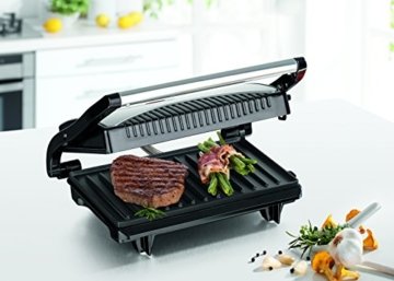 GOURMETmaxx 09898  Turbo-Kontaktgrill / Panini-Maker kompakt | Für Fettarmes Grillen |  Antihaftbeschichtung | 700 Watt | Schwarz-Silber - 