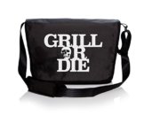 GRILL OR DIE® Grilltasche ★ Messenger Bag schwarz mit weissen Aufdruck in Premium-Qualität ★ BBQ Grill Zubehör passt ideal zu Grillschürze (TASCHE 13", Schwarz) -
