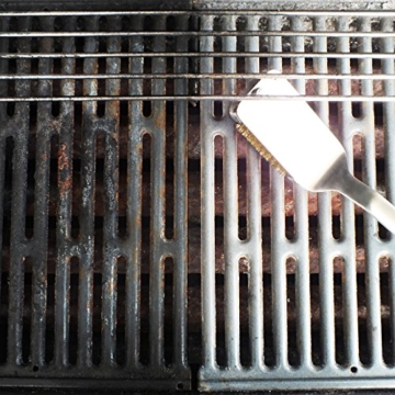 Rösle BBQ Edelstahl Reinigungsbürste | Marken Premium Grill Zubehör mit 4 drehbare Rundbürsten aus robusten Messingborsten 3 in 1 für Holzkohle, Gas, Lava, Elektro-Grill - Hochwertiger - 