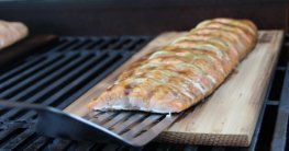 Gasgrill mit Seitenbrenner