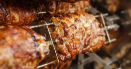 Elektrogrill mit Drehspieß