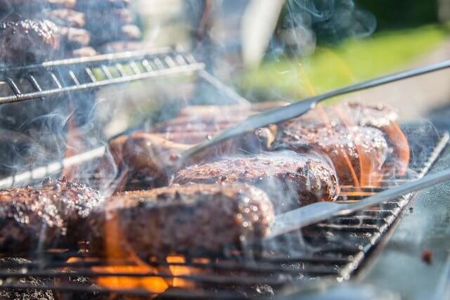 Holzkohlegrill für 10 Personen