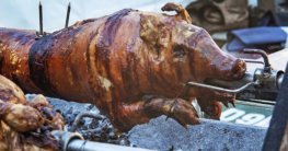 Holzkohlegrill für Spießbraten kaufen