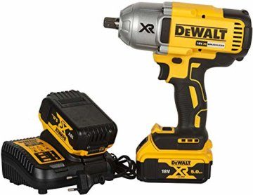 DeWalt 18 V, 5,0 Ah Akku-Schlagschrauber (Drehmoment max. 950 Nm, 1/2 Zoll Außenvierkant-Aufnahem, integrierte LED-Leuchte, inkl. 2x Akkus, System-Schnellladegerät und TSTAK Box-II) DCF899P2 - 1