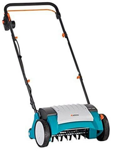 Gardena Elektro-Vertikutierer EVC 1000: Rasenlüfter mit Arbeitsbreite 30 cm, 1000 W, Rasenfläche bis 1000 m², Verstellhebel für Arbeitstiefe, teilbares Gestänge, Räder mit Spezialprofil (4068-20) - 1