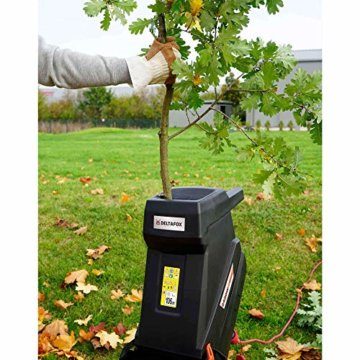 DELTAFOX Elektro Messerhäcksler - DG-EKS 2445-2400 W - inkl. 45 ltr Fangsack - 12 kg leicht - Laufräder mit Radabdeckung - Gartenhäcksler für 45 mm Äste - Schredder - 3