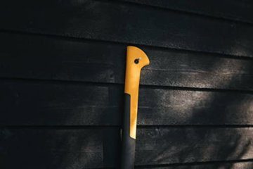 Fiskars Spaltaxt, Inklusive Klingen- und Transportschutz, Länge: 71 cm, Antihaftbeschichtet, Hochwertige Stahl-Klinge/Glasfaserverstärkter Kunststoff-Stiel, Schwarz/Orange, X21–L, 1,63 kg, 1015642 - 7