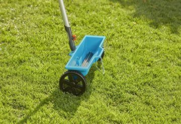 Gardena combisystem-Streuwagen: Düngerstreuer mit 40 cm Streubreite und 3 L Fassungsvolumen, für Ausbringung von Streugut und kompatibel mit allen combisystem-Stielen (420-20), Schwarz, Blau, Orange - 5