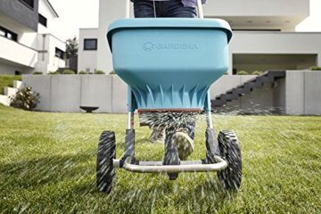 Gardena Streuwagen XL: Universalstreuer zum Ausbringen von Dünger, Samen und Streusalz, 1,5 - 6 m Streubreite, für ca. 800 m² Rasenfläche, 18 l Fassungsvermögen, mit Verschlussschieber (436-20) - 2