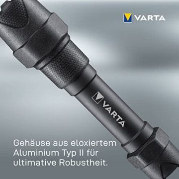 VARTA Taschenlampe LED 6 Watt inkl. 2x AA Batterien, Indestructible F20 Pro Leuchte, Lampe, Arbeitsleuchte mit zwei Leuchtmodi, extrem robuste Taschenleuchte, wasser- und staubgeschützt , (1er Pack) - 4