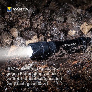 VARTA Taschenlampe LED 6 Watt inkl. 2x AA Batterien, Indestructible F20 Pro Leuchte, Lampe, Arbeitsleuchte mit zwei Leuchtmodi, extrem robuste Taschenleuchte, wasser- und staubgeschützt , (1er Pack) - 9