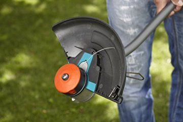 Gardena Set PowerCut Li-40/30 Akku-Trimmer: Rasentrimmer mit 300 mm Schnittkreis, langlebiger Schneidfaden, hohe Akkulaufzeit, integr. Pflanzenschutzbügel, teilbarer Stiel, Akku & Ladegerät (9827-20) - 5
