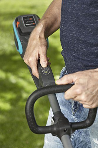 Gardena Set PowerCut Li-40/30 Akku-Trimmer: Rasentrimmer mit 300 mm Schnittkreis, langlebiger Schneidfaden, hohe Akkulaufzeit, integr. Pflanzenschutzbügel, teilbarer Stiel, Akku & Ladegerät (9827-20) - 7
