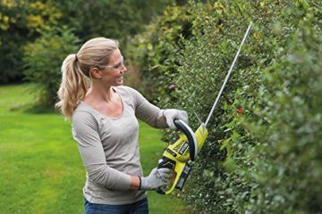 RYOBI - 18V ONE+ 55cm kabellose Heckenschere ohne Batterie im Lieferumfang enthalten - Heckenweep-Abfallsammler - Schutzscheide - Junge Hecken, feine Zweige, kleine Pflanzen und Ornamente - OHT1855R - 3