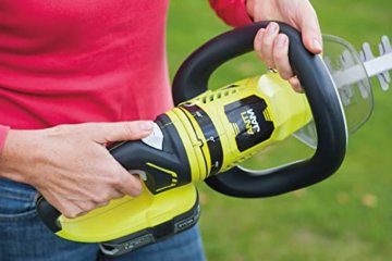 RYOBI - 18V ONE+ 55cm kabellose Heckenschere ohne Batterie im Lieferumfang enthalten - Heckenweep-Abfallsammler - Schutzscheide - Junge Hecken, feine Zweige, kleine Pflanzen und Ornamente - OHT1855R - 5