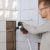 Einhell Kompressor TE-AC 400/50/10 V (2.200 W, 10 bar, 50 L, Ansaugleistung 400 l/min, Druckminderer, 2 Manometer & 2 Schnellkupplungen, vibrationsgedämpfte Standfüße, große Räder, Transportbügel) - 2