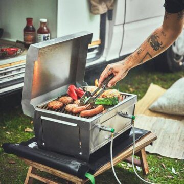 BURNHARD Klappgrill Jones 2-Brenner mit Deckel, 6,4 kW Edelstahl Gasgrill inkl. Transporttasche mit Rucksackfunktion und Multitool, Faltgrill ideal für Camping - 9