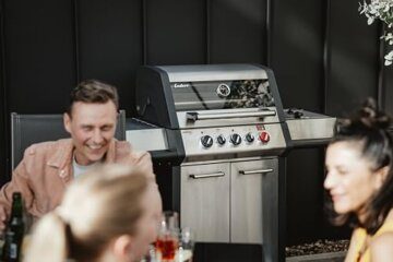 Enders® Gasgrill MONROE PRO 3 SIK TURBO, 3-Edelstahlbrenner, Seitenkocher, Infrarot-Backburner, PanoVision Sicht, HEAT RANGE™-Brenner, SWITCH GRID™, 800 °C TURBO ZONE™, SIMPLE CLEAN™ #8376 - 2