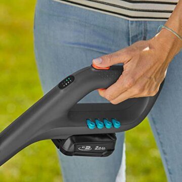 Gardena Akku-Trimmer SmallCut 23/18V P4A ohne Akku: Rasentrimmer mit 230 mm Schnittkreis, ergonomischer Griff, geringes Gewicht, integrierte Ersatzschneidemesser (14702-55) - 4