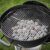 Weber Classic Kettle Holzkohlegrill, Ø 57cm Grillfäche, BBQ Grill mit porzellanemaillierten Deckel & Kessel, Deckelthermometer, Dreibein-Ständer & Räder, verchromter Grillrost - Schwarz (1341504) - 6