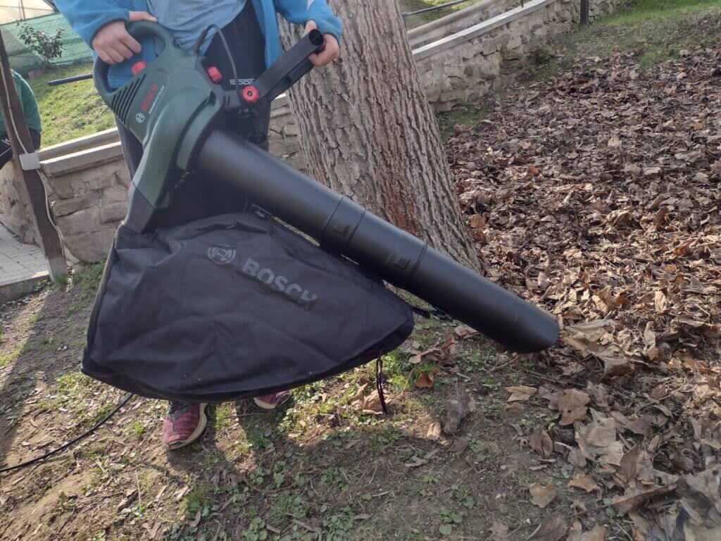Bosch UniversalGardenTidy 3000 Test