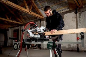 Metabo Kapp- und Gehrungssäge KGS 254 M – 613254000 – Mit Precision Cut Line, 254 mm Sägeblatt und Zugfunktion – 2 m Kabellänge - 3